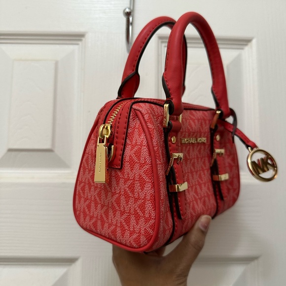 Mini Michael kors duffle bag with strap - Picture 2 of 4